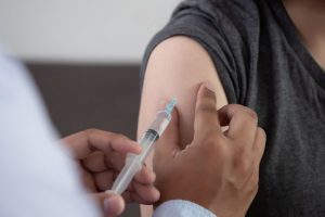 Ai-je besoin d’une ordonnance pour me faire vacciner dans une officine ?